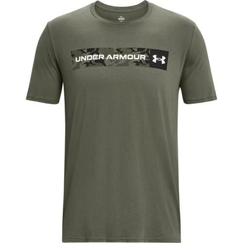 Koszulka sportowa męska Under Armour Camo Chest Stripe. Białe t-shirty sportowe Under Armour, bez wzorów, z bawełny, bez ramiączek, na fitness i siłownię. Za 211.00 zł.