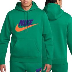 Bluza sportowa męska Nike Club Fleece Hoodie FN3104-365. Zielone bluzy bez kaptura Nike, m, bez wzorów, bez kaptura. Za 179.00 zł.