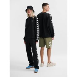 Luźna bluza Hummel Archive. Czarne bluzy Hummel, bez wzorów, bez kaptura. Za 245.50 zł.