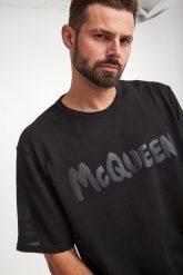 T-shirt męski z siatki ALEXANDER MCQUEEN. T-shirty ALEXANDER MCQUEEN, m, bez wzorów, bez kołnierzyka, bez ramiączek. W wyprzedaży za 1,469.30 zł.