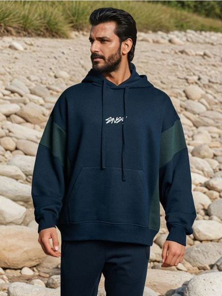 Bluza hoodie color-block - granatowy. Niebieskie bluzy bez kaptura Sinsay, l, bez wzorów, bez kaptura. W wyprzedaży za 25.99 zł.