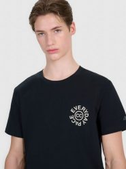 4F T-shirt regular z nadrukiem męski - czarny XXL. Czarne t-shirty 4F, m, bez wzorów, z bawełny, bez kołnierzyka, bez ramiączek. Za 59.99 zł.