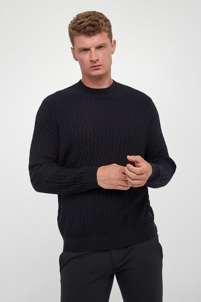 Sweter męski z wełny dziewiczej ARMANI EXCHANGE. Swetry nierozpinane Armani Exchange, m, bez wzorów, z wełny, bez kołnierzyka, bez ramiączek. W wyprzedaży za 363.35 zł.