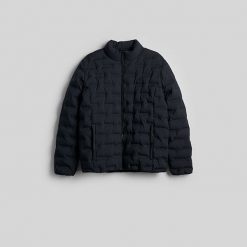 4F Kurtka z wypełnieniem syntetycznym męska - czarna XL. Czarne kurtki przeciwdeszczowe 4F, m, bez wzorów, z materiału, bez kaptura. Za 349.99 zł.