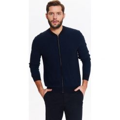 KARDIGAN MĘSKI TYPU BOMBER ZE STRUKTURALNEJ TKANINY. Golfy TOP SECRET. W wyprzedaży za 59.99 zł.