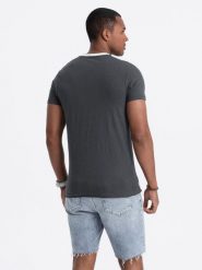 Męski t-shirt z surowym wykończeniem – grafitowy V7 OM-TSCT-22SS-004 - XL. Szare t-shirty Ombre Clothing, l, z aplikacjami, z bawełny, bez kołnierzyka, bez ramiączek. W wyprzedaży za 29.99 zł.