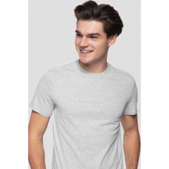 T-shirt męski TSM300 - chłodny jasny szary melanż. Szare t-shirty 4F, m, bez wzorów, bez kołnierzyka, bez ramiączek. Za 39.99 zł.