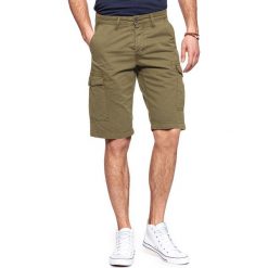 KRÓTKIE SPODENKI WRANGLER CARGO SHORT DUFFLEBAG GREEN W15DVD15U 112126799. Zielone szorty Wrangler, m, bez wzorów, z bawełny, militarne. Za 159.99 zł.