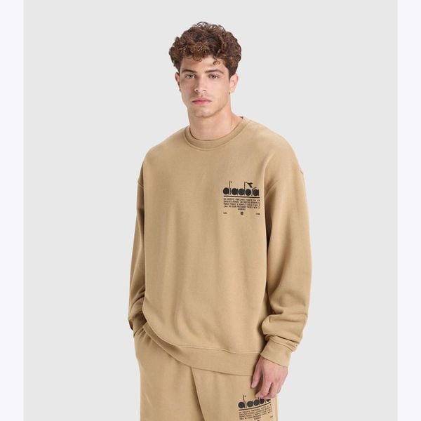 Bluza DIADORA SWEATSHIRT CREW MANIFESTO. Brązowe bluzy Diadora, m, bez wzorów, bez kaptura. Za 149.99 zł.