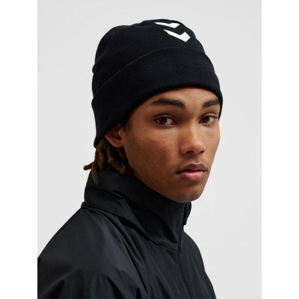 HUMMEL czapka ciepła oddychająca HML PRO HAT. Czarne czapki zimowe Hummel, bez wzorów. Za 61.99 zł.