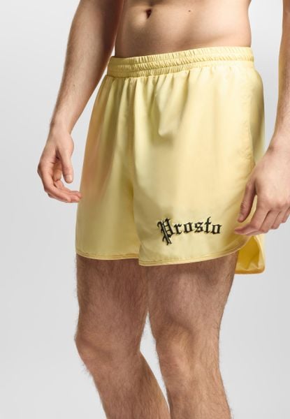 Spodenki sportowe męskie Prosto College. Żółte krótkie spodenki sportowe Prosto., m, z aplikacjami, z materiału. Za 155.99 zł.