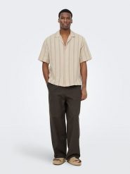 ONLY & SONS Koszula "Onswalker" - Relaxed fit - w kolorze beżowym rozmiar: L. Brązowe koszule Only & Sons, l, bez wzorów, bez kołnierzyka, bez ramiączek. Za 109.26 zł.