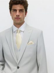 Marynarka slim fit z wełną - beżowy. Brązowe garnitury Reserved, bez wzorów, z tkaniny. W wyprzedaży za 199.99 zł.