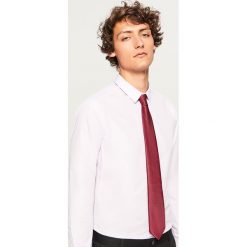 Koszula regular fit - Fioletowy. Koszule marki Under Armour. W wyprzedaży za 49.99 zł.