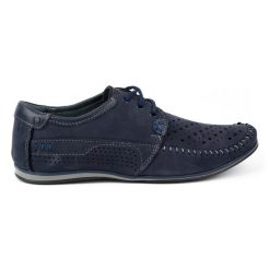 KOMODO Buty męskie mokasyny 875 lato granatowe niebieskie. Niebieskie mokasyny w ażurowe wzory, ze skóry, bez obcasa, bez zapięcia. Za 377.80 zł.