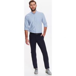 SPODNIE MĘSKIE REGULARNE ZE STRUKTURALNEJ TKANINY. Eleganckie spodnie TOP SECRET, na lato, m, z tkaniny, eleganckie. W wyprzedaży za 69.99 zł.
