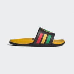 Klapki adilette Comfort 2.0 Jamajka. Białe klapki Adidas, z syntetyku. Za 219.00 zł.