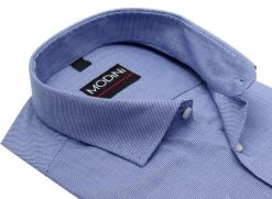 Granatowa koszula męska Modini w mikrowzór - 100% bawełna z termoregulacją DD8. Niebieskie koszule Modini Moda Męska, m, bez wzorów, z bawełny, bez kołnierzyka, bez ramiączek. W wyprzedaży za 189.00 zł.