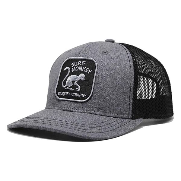 Czapka Trucker - 6 paneli / Dorośli / Jeden rozmiar (Szary/Czarny). Szare czapki z daszkiem SURF MONKEY, z aplikacjami, z bawełny. Za 159.95 zł.