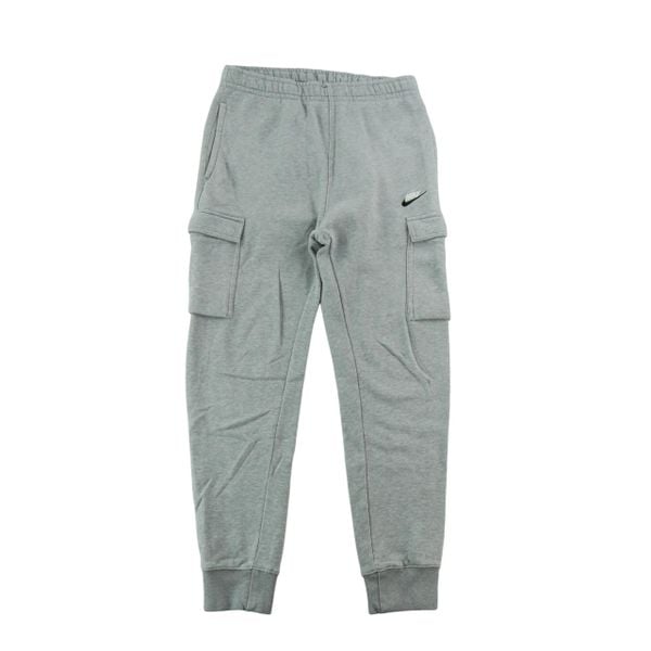 Spodnie dresowe męskie Nike jogger cargo szare. Szare joggery i bojówki Nike, m, bez wzorów, z dresówki, casualowe. Za 164.76 zł.