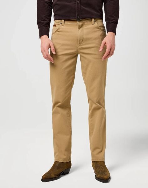 MESKIE SPODNIE WRANGLER TEXAS TIGERS EYE 112371695. Spodnie materiałowe Wrangler, l, bez wzorów, z materiału. Za 219.99 zł.