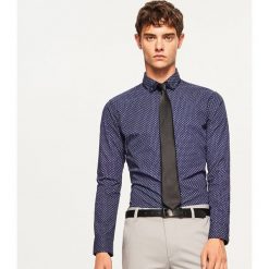Koszula super slim fit z mikroprintem - Granatowy. Koszule marki Reserved. Za 99.99 zł.