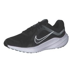 Buty do biegania męskie Nike Quest 5. Białe buty do biegania Nike, bez wzorów, z materiału, bez zapięcia, do biegania. Za 421.00 zł.