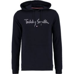 Teddy Smith SEVEN Bluza z kapturem dark navy. Bluzy z kapturem marki Teddy Smith, m, z bawełny, z kapturem. W wyprzedaży za 167.20 zł.
