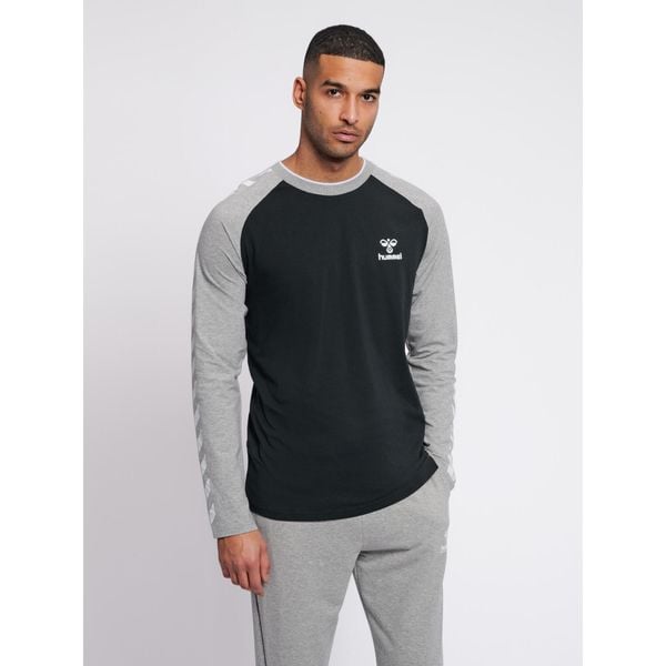 Koszulka z długim rękawem Hummel hmlmark. Czarne bluzki z długim rękawem Hummel, m, bez wzorów, bez kołnierzyka, bez ramiączek. Za 172.50 zł.