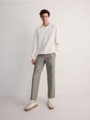 Spodnie jogger straight - szary. Szare joggery i bojówki Reserved, l, bez wzorów, z bawełny. Za 139.99 zł.