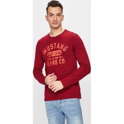 Mustang - Longsleeve. Brązowe bluzki z długim rękawem Mustang, m, bez wzorów, z bawełny, bez kołnierzyka, bez ramiączek. W wyprzedaży za 49.90 zł.