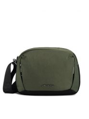 Gino Rossi Saszetka GIN-K-022-CCC-06 Khaki. Brązowe torby na ramię Gino Rossi, bez wzorów, z poliesteru, bez dodatków. Za 103.99 zł.