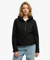 Superdry Kurtka Hooded Classic Trekker slim, wodoodporna, poliester z recyklingu. Czarne kurtki Superdry, bez wzorów, z elastanu. Za 464.15 zł.