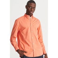 Gładka koszula comfort fit - Pomarańczowy. Koszule marki Reserved. Za 99.99 zł.