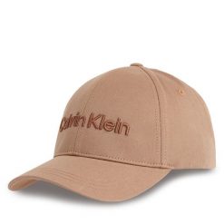 Czapka z daszkiem Calvin Klein. Brązowe czapki z daszkiem CALVIN KLEIN, bez wzorów. Za 109.99 zł.