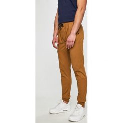 Haily's Men - Spodnie. Żółte szorty Haily's Men, l, bez wzorów, z bawełny, casualowe. W wyprzedaży za 89.90 zł.