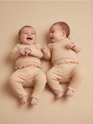 Prążkowane legginsy z falbanką 2 pack - beżowy. Brązowe legginsy długie sportowe Sinsay, l, bez wzorów, prążkowane. W wyprzedaży za 11.99 zł.