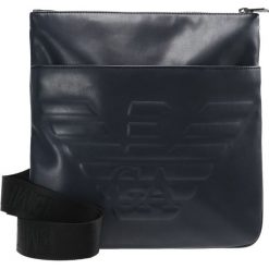 Emporio Armani PIATTINA GRANDE Torba na ramię dark blue. Torby na laptopa marki Emporio Armani. W wyprzedaży za 389.40 zł.