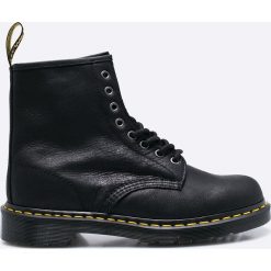 Dr Martens - Buty Carpathian. Czarne botki sznurowane Dr. Martens, bez wzorów, z materiału, z okrągłym noskiem, bez obcasa, bez zapięcia. Za 699.90 zł.