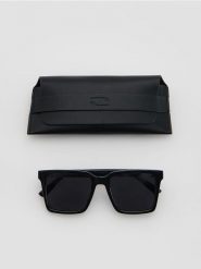 Okulary przeciwsłoneczne z etui - czarny. Czarne okulary przeciwsłoneczne Reserved. Za 99.99 zł.