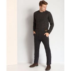 SWETER DŁUGI RĘKAW MĘSKI. Swetry nierozpinane TOP SECRET. W wyprzedaży za 59.99 zł.