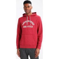 Abercrombie & Fitch DOORBUSTER Bluza z kapturem red. Bluzy z kapturem marki Abercrombie & Fitch, m, z bawełny, z kapturem. Za 349.00 zł.