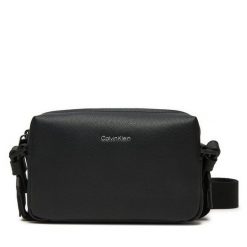 Saszetka Calvin Klein. Czarne saszetki i nerki CALVIN KLEIN, bez wzorów. Za 199.99 zł.