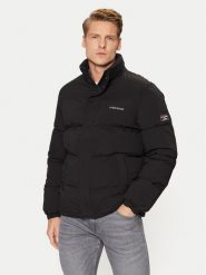 Guess Kurtka zimowa M4BL20 WGII2 Czarny Regular Fit. Czarne kurtki Guess, na zimę, m, z aplikacjami, z syntetyku, bez kaptura. Za 1,019.00 zł.