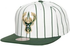 Czapka Mitchell & Ness NBA Retro Milwaukee Bucks Zielona. Zielone czapki z daszkiem Mitchell & Ness, bez wzorów, z bawełny. Za 158.99 zł.
