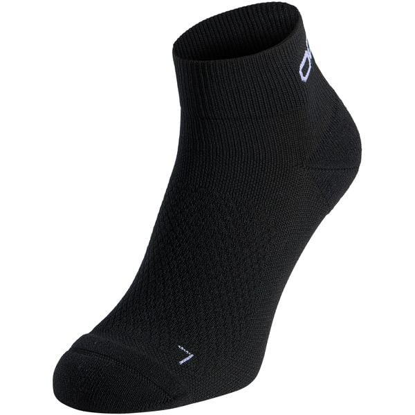 Skarpetki UNI ODLO Socks short ESSENTIAL. Czarne skarpety ODLO, bez wzorów, z meshu. Za 49.99 zł.
