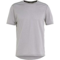 Nike Performance BREATHE RISE RUNNING Tshirt z nadrukiem atmosphere grey/metallic silve. T-shirty marki Nike Performance. Za 189.00 zł.
