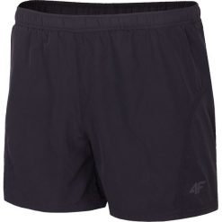 Spodenki treningowe męskie SKMF210 - głęboka czerń. Krótkie spodenki sportowe marki 4F. W wyprzedaży za 39.99 zł.