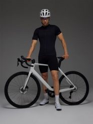 4F Legginsy krótkie rowerowe z żelowo-piankową wkładką i szelkami męskie - czarne L. Czarne legginsy długie sportowe 4F, l, bez wzorów, z dzianiny, rowerowe. Za 279.99 zł.