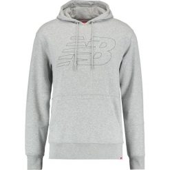 New Balance ESSENTIALS Bluza z kapturem athletic gre. Bluzy marki New Balance. W wyprzedaży za 242.10 zł.